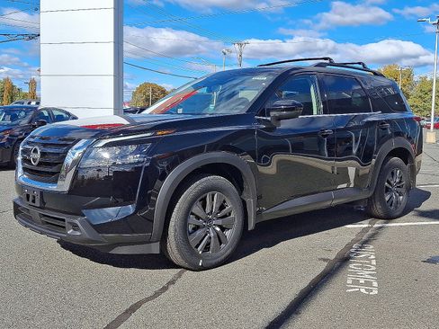 New 2025 Nissan Pathfinder SV w/ SV Premium Package image 2