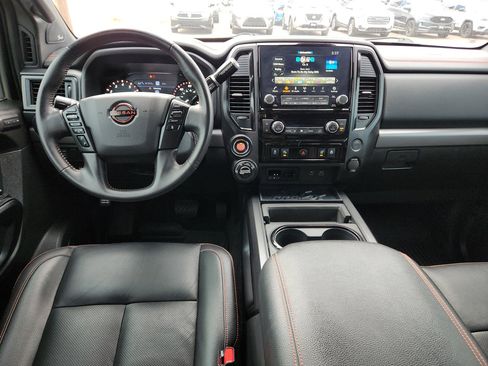Used 2024 Nissan Titan PRO-4X w/ Pro-4x Convenience Package image 11