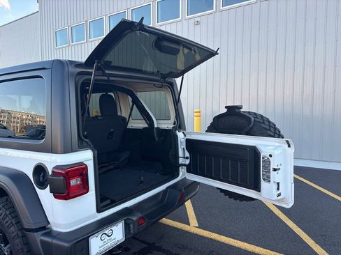 Used 2021 Jeep Wrangler Unlimited Sport image 10