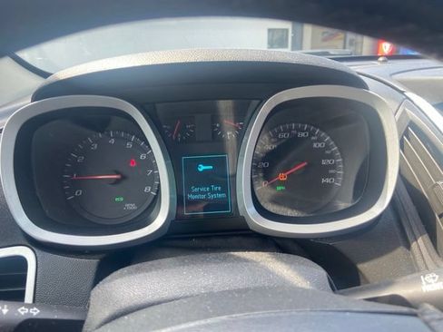 Used 2017 Chevrolet Equinox LT w/ Convenience Package FWD image 9