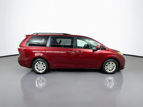 Used 2017 Toyota Sienna XLE w/ XLE Navigation Package FWD image 7