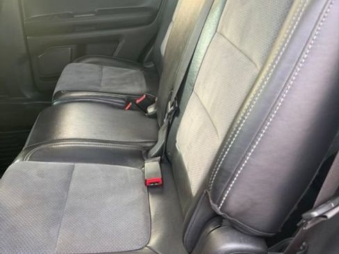 Used 2015 Ford Explorer XLT w/ Equipment Group 202B AWD/4WD image 10
