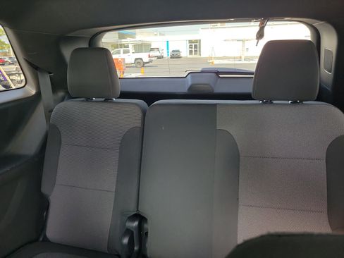 Used 2023 Chevrolet Traverse LT FWD image 11