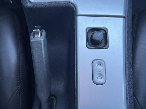 Used 2005 Chrysler Crossfire Limited image 10