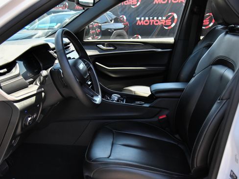 Used 2024 Jeep Grand Cherokee Limited 4xe AWD/4WD image 18