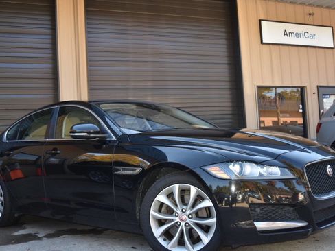 Used 2017 Jaguar XF Premium image 4