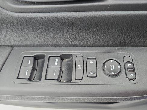 Used 2025 Honda CR-V LX image 27