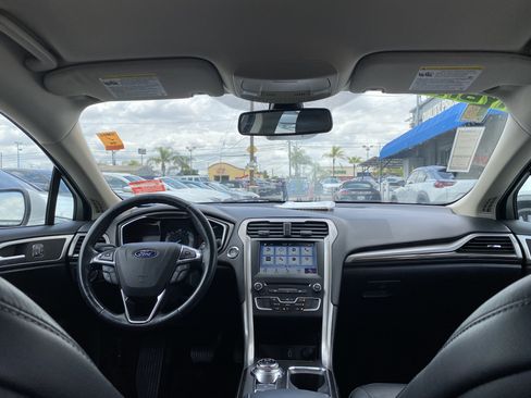 Used 2018 Ford Fusion SE w/ Equipment Group 602A FWD image 27