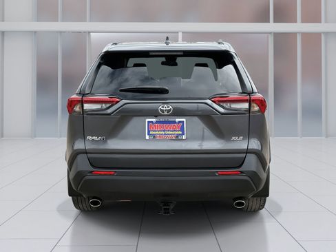 Used 2023 Toyota RAV4 XLE Premium image 5