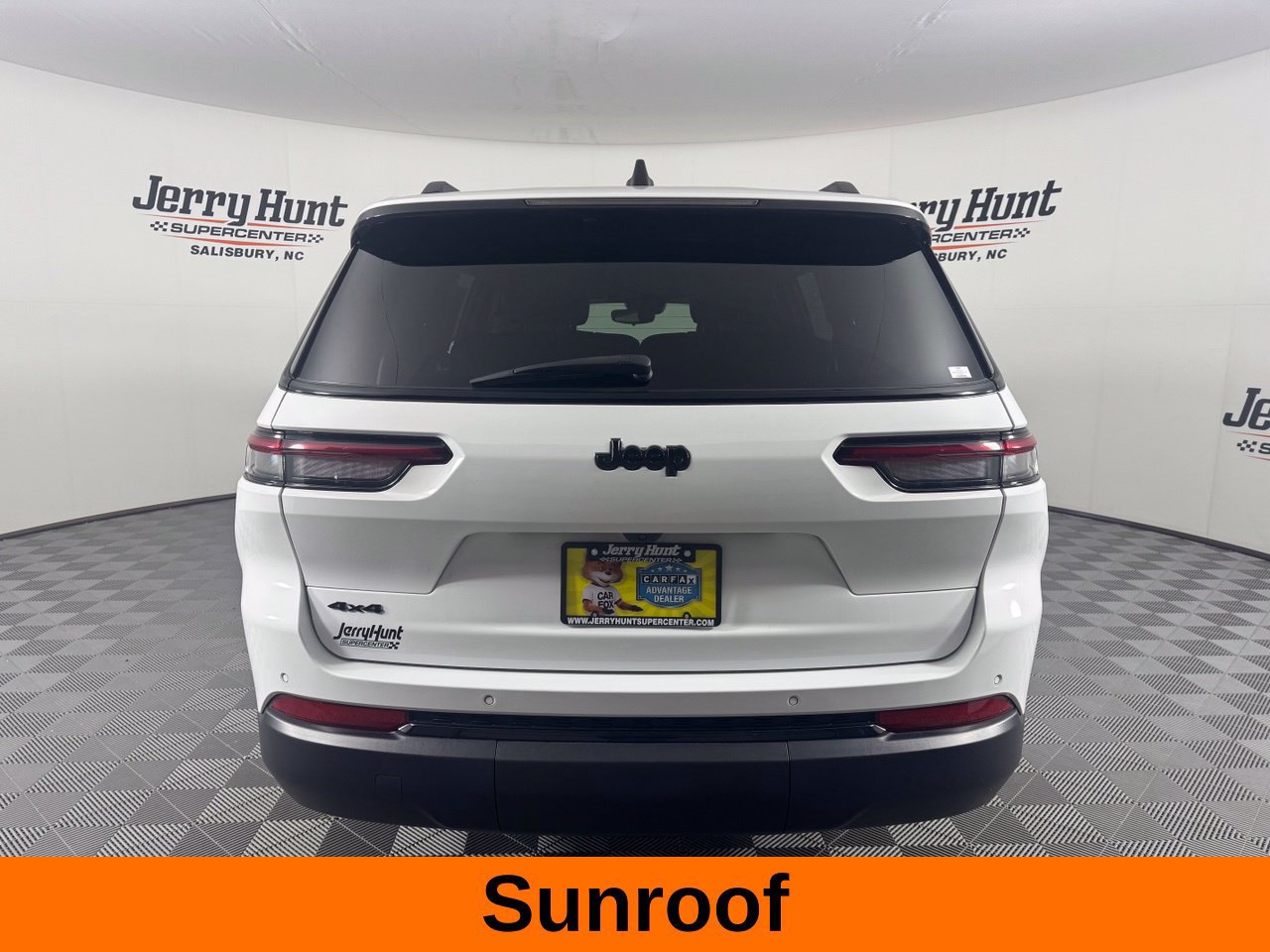 Used 2024 Jeep Grand Cherokee L Altitude AWD/4WD image 8