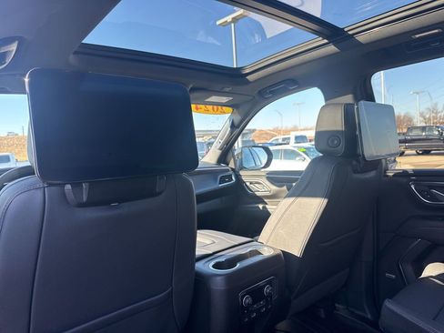 Used 2024 Chevrolet Suburban Z71 w/ Off-Road Capability Package image 8