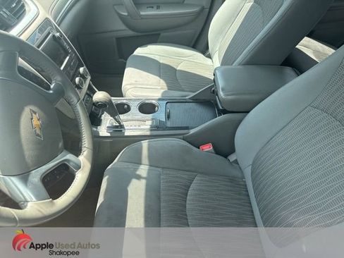 Used 2017 Chevrolet Traverse LT w/ Style and Technology Package AWD/4WD image 3