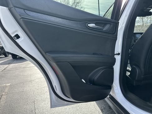 Used 2024 Alfa Romeo Stelvio Sprint image 23