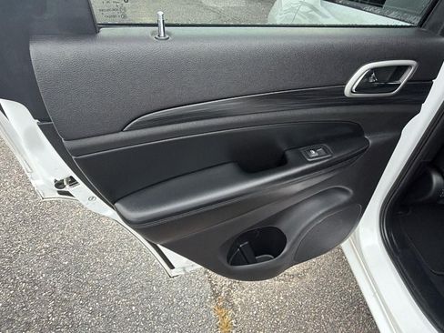 Used 2020 Jeep Grand Cherokee Altitude RWD image 22