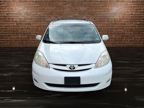 Used 2010 Toyota Sienna XLE image 4
