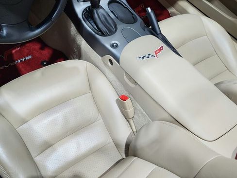 Used 2006 Chevrolet Corvette Convertible w/ Preferred Equipment Group RWD image 24