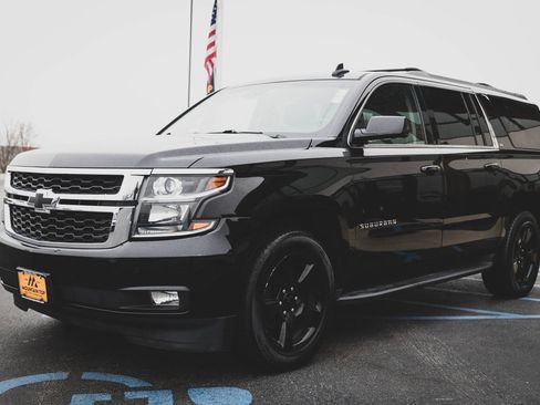 Used 2017 Chevrolet Suburban LT image 23