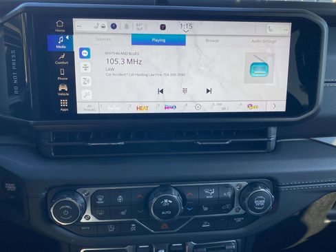 New 2025 Jeep Gladiator Sport image 27