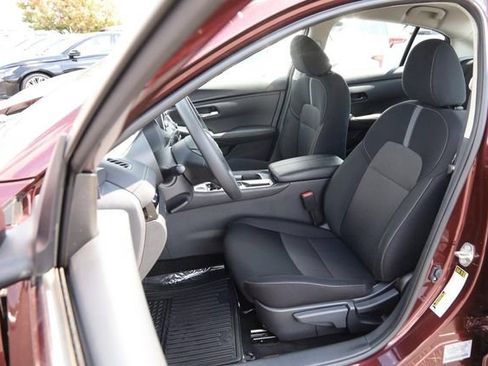 Certified 2025 Nissan Sentra SV FWD image 8