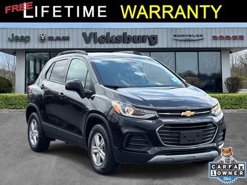 Used 2021 Chevrolet Trax LT AWD/4WD image 1