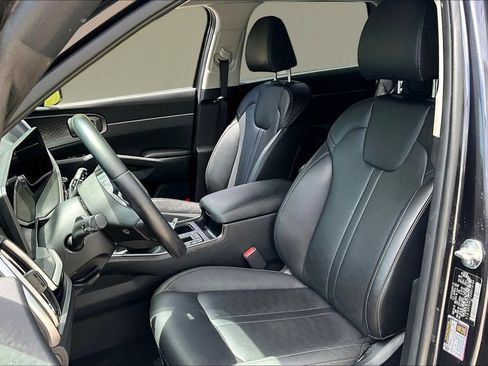 Certified 2025 Kia Sorento EX w/ Panoramic Sunroof Package AWD/4WD image 20