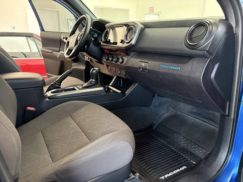 Used 2017 Toyota Tacoma TRD Sport w/ Tow Package (A/T) AWD/4WD image 24