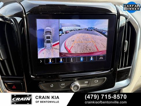 Used 2021 Chevrolet Traverse Premier FWD image 17