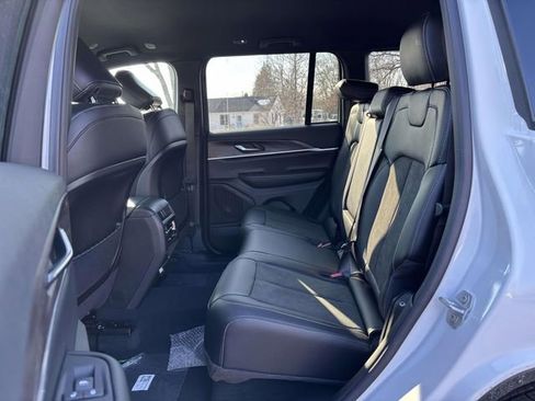 New 2026 Jeep Grand Cherokee Altitude image 7