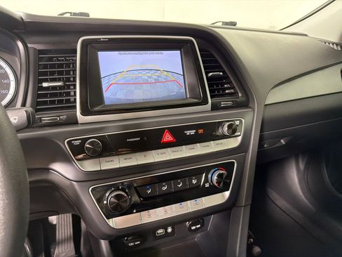 Used 2018 Hyundai Sonata SE FWD image 16