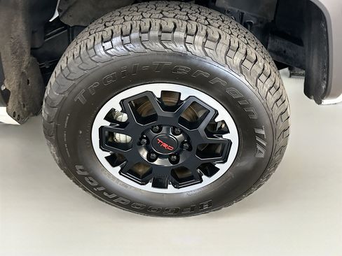 Used 2024 Toyota Tacoma TRD Off-Road image 11