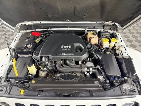 Used 2020 Jeep Wrangler Unlimited Sahara AWD/4WD image 37