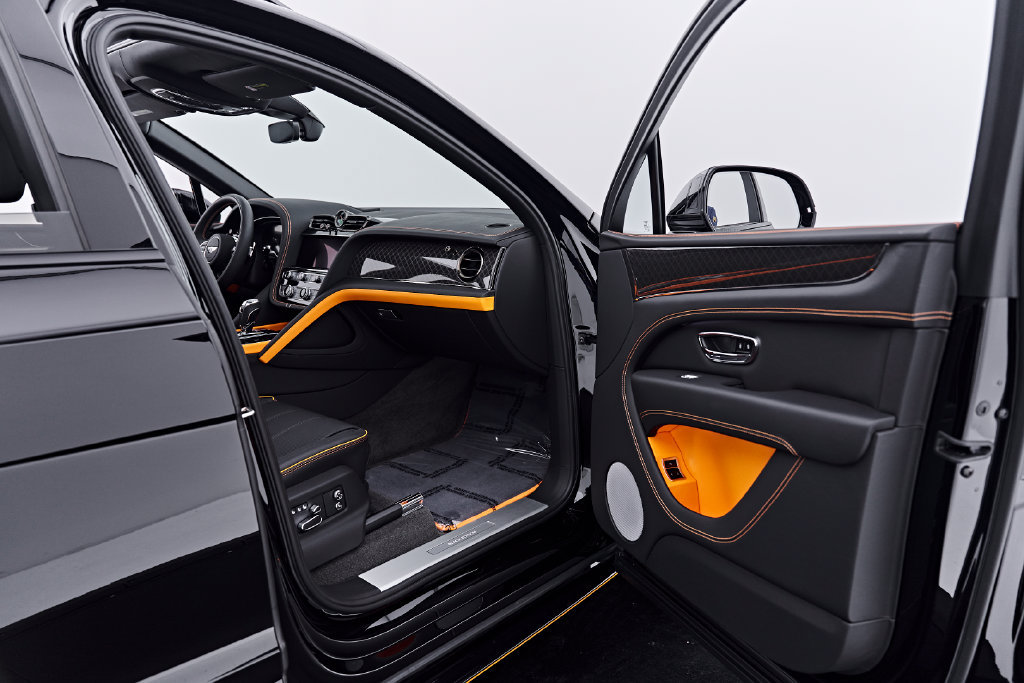 Used 2025 Bentley Bentayga AWD/4WD image 35