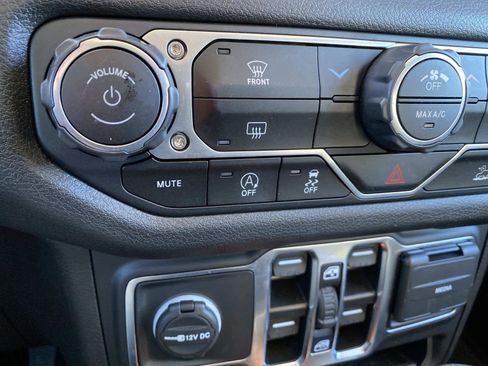 Certified 2025 Jeep Wrangler Sport S image 26