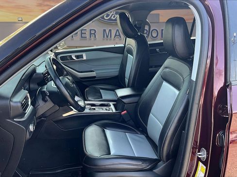 Certified 2022 Ford Explorer XLT w/ Equipment Group 202A AWD/4WD image 25