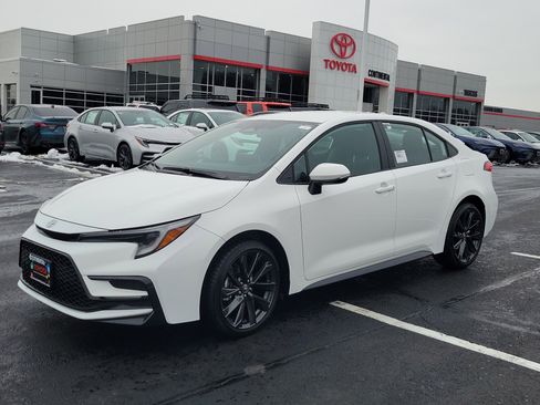 New 2026 Toyota Corolla SE image 3