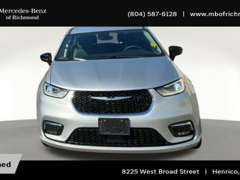 Used 2024 Chrysler Pacifica Touring-L FWD image 5