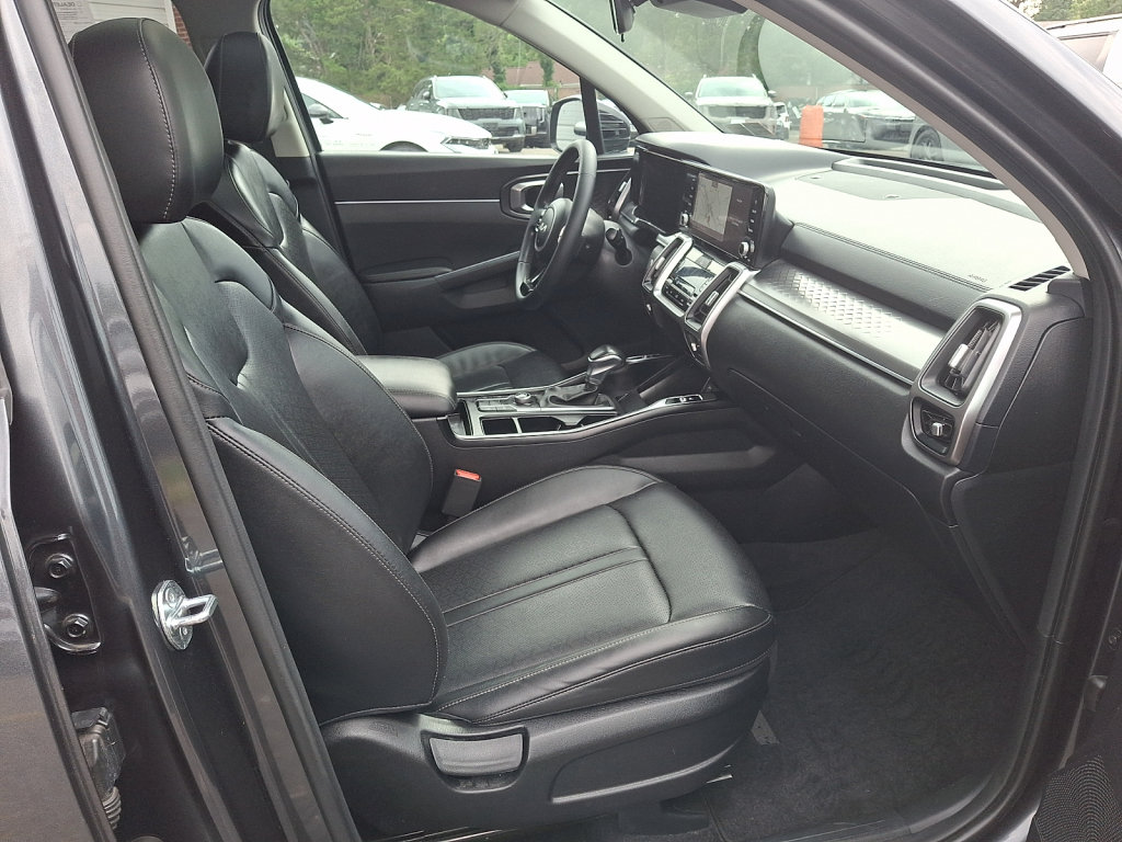 Used 2023 Kia Sorento S w/ Panoramic Sunroof Package FWD image 17
