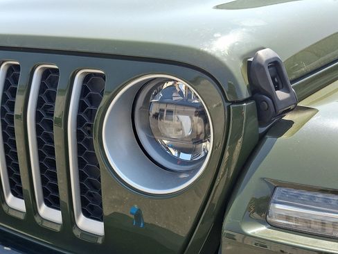 Used 2023 Jeep Wrangler Unlimited Sahara AWD/4WD image 11
