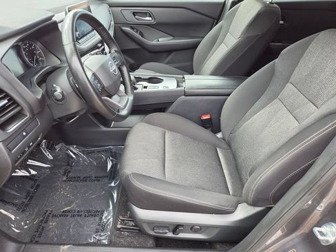 Used 2025 Nissan Rogue SV FWD image 15
