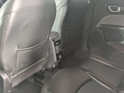 Used 2023 Jeep Compass Latitude image 23