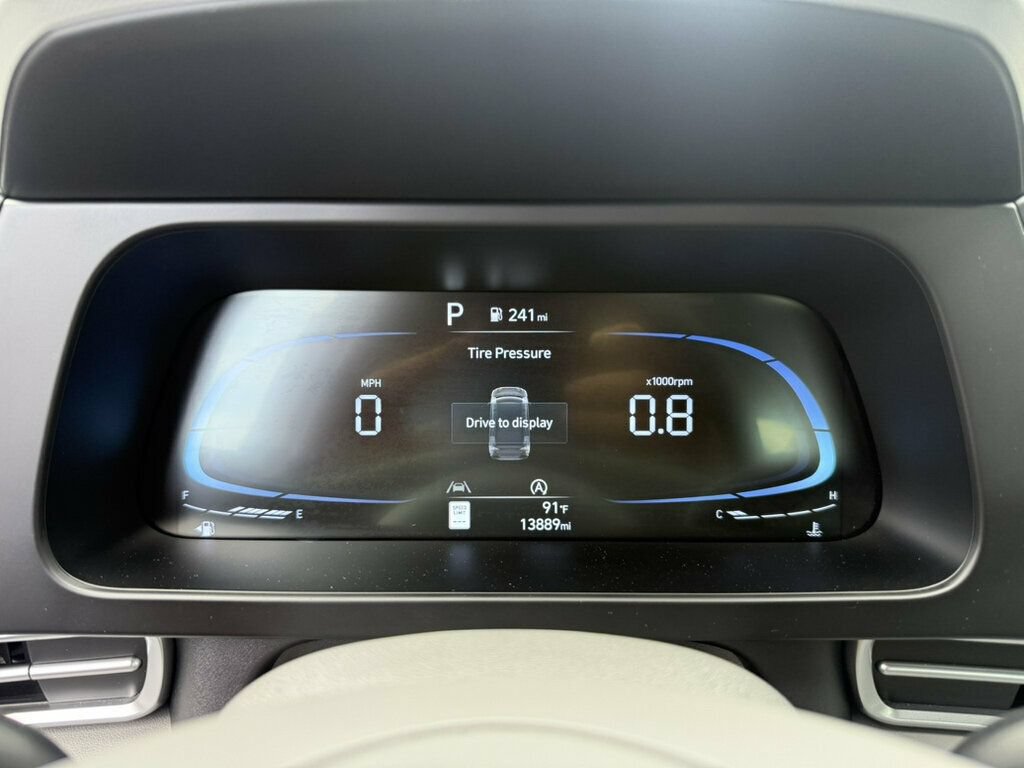 Used 2025 Hyundai Elantra SE FWD image 4