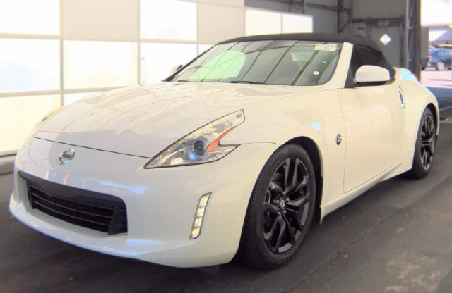 Used 2016 Nissan 370Z Roadster RWD image 8