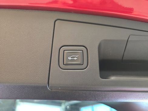 Used 2024 Cadillac XT4 Premium Luxury image 37