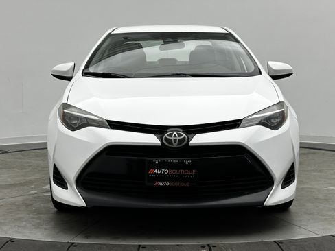 Used 2019 Toyota Corolla LE image 2