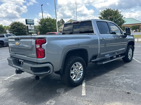 Used 2024 Chevrolet Silverado 2500 High Country w/ High Country Premium Package AWD/4WD image 8