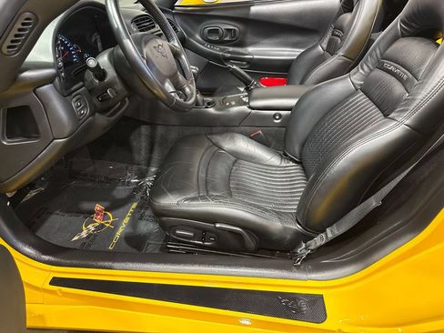 Used 2004 Chevrolet Corvette Convertible w/ Preferred Equipment Group RWD image 79
