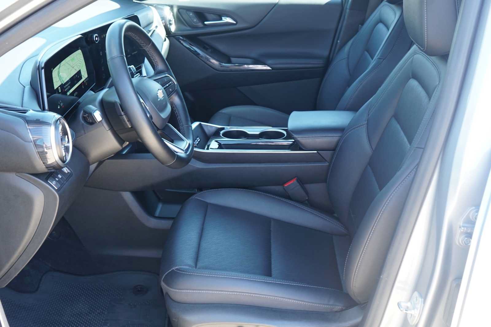 Used 2025 Chevrolet Equinox LT w/ Convenience Package II FWD image 8