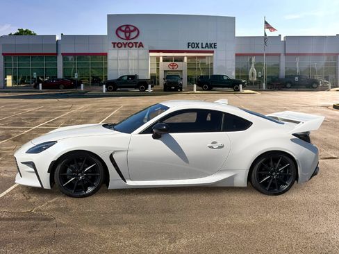 Used 2023 Toyota GR86 Premium w/ ALL Weather Mat Package (TMS) RWD image 2