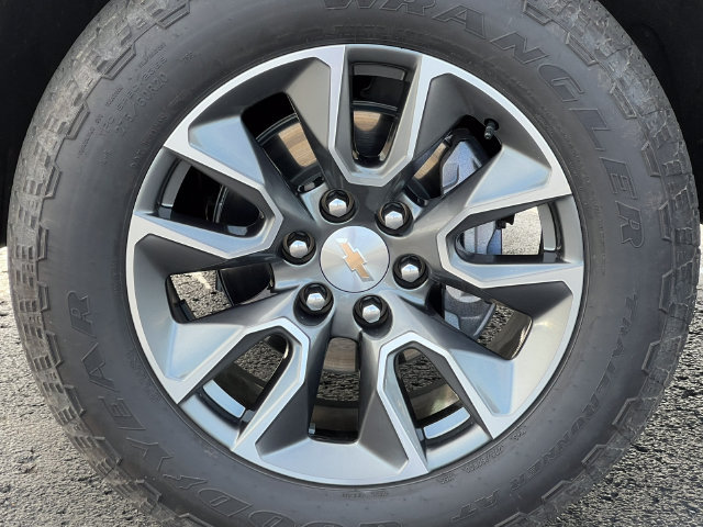 Used 2025 Chevrolet Silverado 1500 LT AWD/4WD image 6