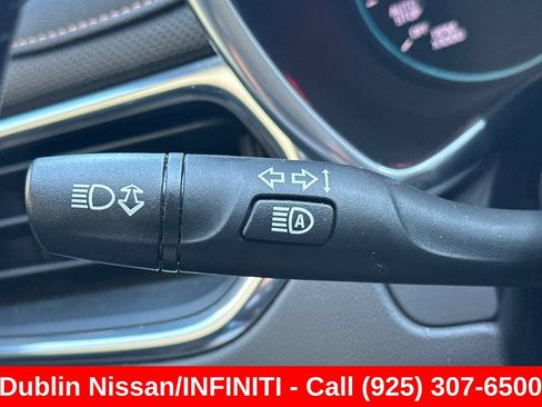 Used 2023 Chevrolet Equinox Premier AWD/4WD image 38